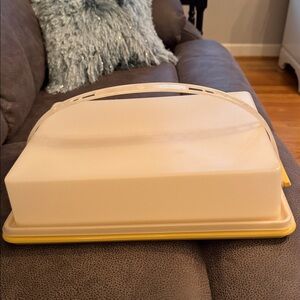 VINTAGE TUPPERWARE RECTANGLE CAKE TAKER CARRIER WITH HANDLE